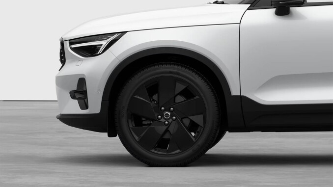 Volvo XC40 2.0 B3P Ultra Black Edition 5dr Auto Petrol Estate - Image 7